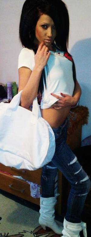 Madelyn (21) in New York | Casual Dating with Older Men