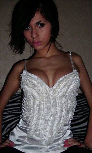 Gloria, 27 in Oregon | Younger Adult Woman, Older Men