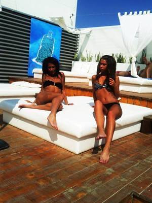 Chat with Selena (29) | California Hookups Available Now