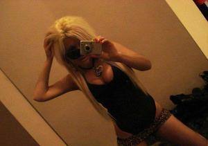 Meet Noemi (27) from Ontario | Same-Night Dating