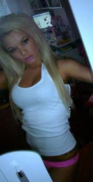 Azaria (24) in Kansas | Hookup Tonight