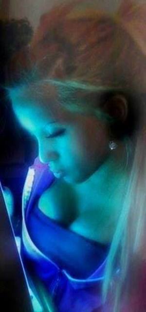 Chat with Desiree (25) | Alabama Hookups Available Now