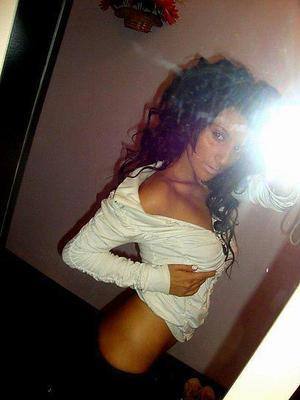 Meet Cloe (29) from Massachusetts | Same-Night Dating