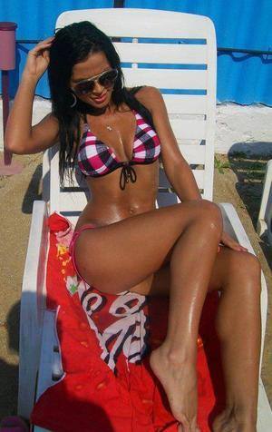 Chat with Sienna (22) | Ontario Hookups Available Now