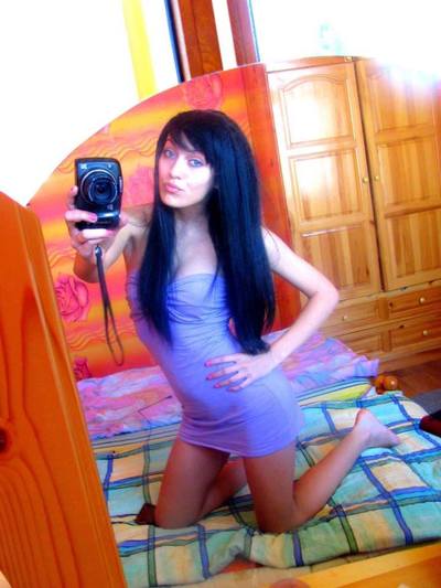 Dominica from Farmersville, California is looking for adult webcam chat