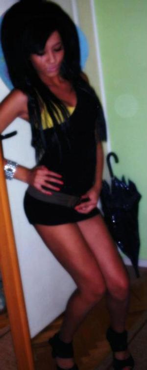 Charlotte from District Of Columbia is looking for adult webcam chat