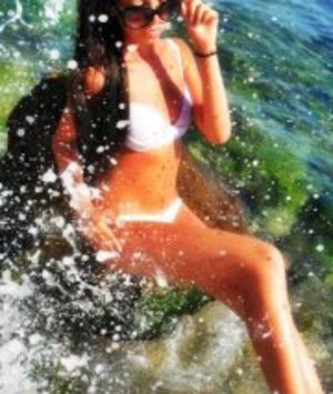 Alivia is a cheater looking for a guy like you!
