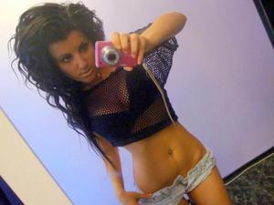 Dusti from Mcewen, Tennessee is looking for adult webcam chat