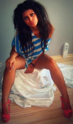 Scarlett from Florida is interested in nsa sex with a nice, young man