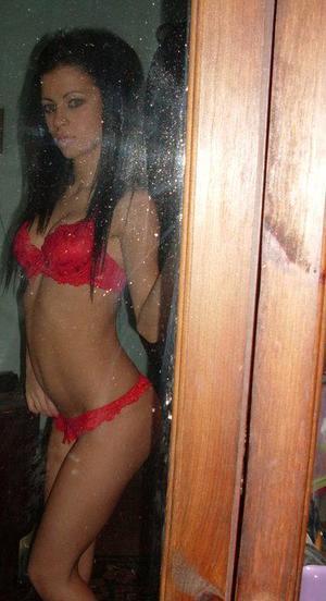 Tama from Gonzalez, Florida is looking for adult webcam chat