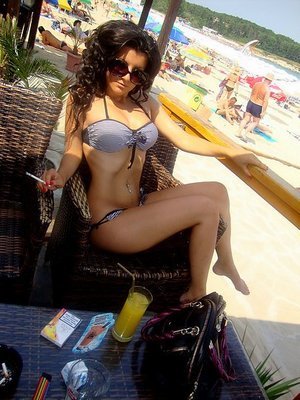 Simona from  is interested in nsa sex with a nice, young man