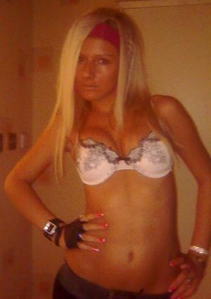 Jacklyn from Mapleton, North Dakota is looking for adult webcam chat