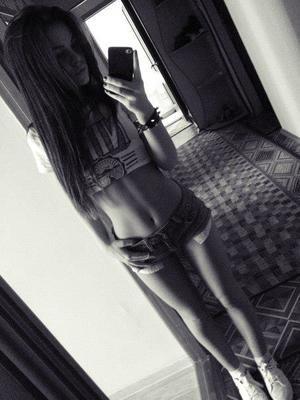 Carole from Wakefield Peacedale, Rhode Island is looking for adult webcam chat