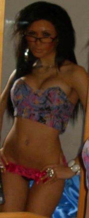 Tayler is a cheater looking for a guy like you!