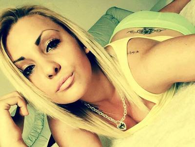 Phoenix from Massachusetts is looking for adult webcam chat