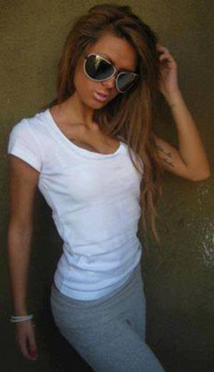 Shonda from Rosendale, Wisconsin is looking for adult webcam chat