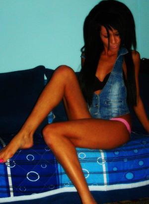 Valene from Fairfield, Idaho is looking for adult webcam chat